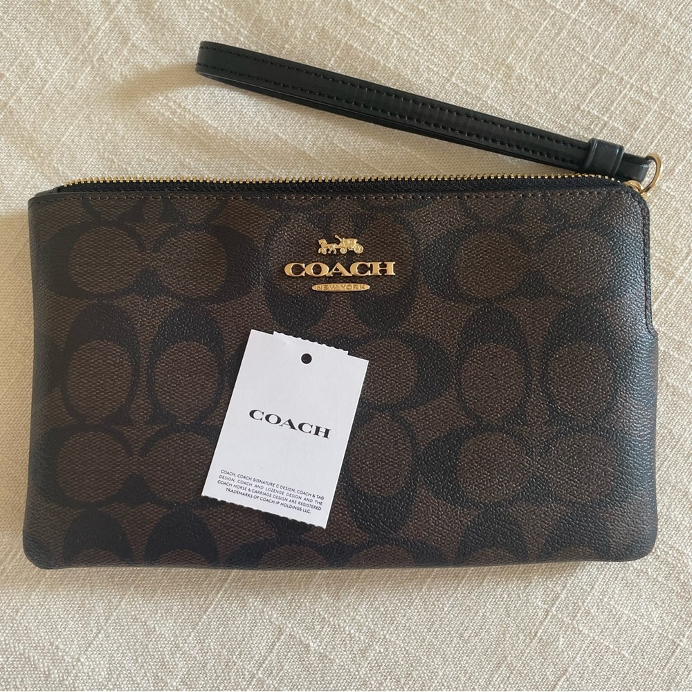 NWT COACH Wristlet! - Picture 7 of 7